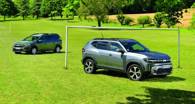 Dacia Duster vs Dacia Jogger : lequel choisir ? - A gauche, le Jogger. A droite, le Duster.